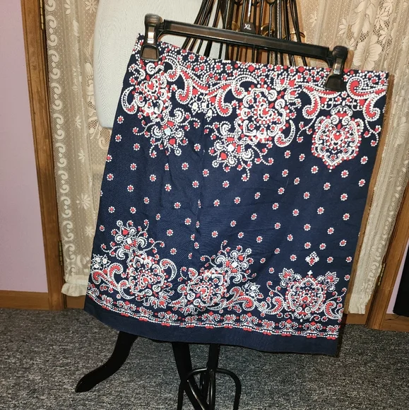 Talbots Size 4 Flower Skirt of Blue - Picture 2 of 4